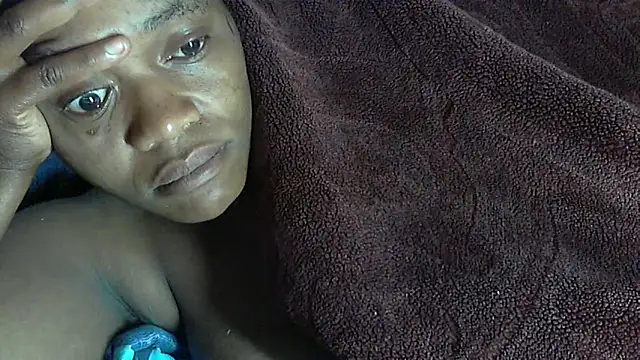 Snapshot of sexythae32 chatting on 09/23/25, 02:25 sexythae32 online show from 09/23/25, 02:25