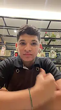 Snapshot of RobinLenoxx chatting on 11/19/25, 12:21 RobinLenoxx online show from 11/19/25, 12:21