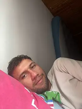 Snapshot of Michaell_Spinelly chatting on 10/11/25, 04:38 Michaell Spinelly online show from 10/11/25, 04:38