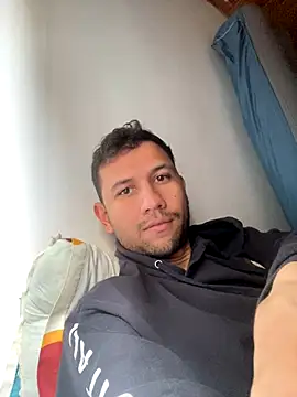 Snapshot of Michaell_Spinelly chatting on 10/25/25, 02:24 Michaell Spinelly online show from 10/25/25, 02:24