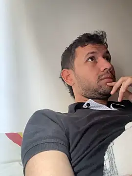 Snapshot of Michaell_Spinelly chatting on 10/26/25, 02:34 Michaell Spinelly online show from 10/26/25, 02:34