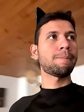 Snapshot of Michaell_Spinelly chatting on 10/31/25, 08:10 Michaell Spinelly online show from 10/31/25, 08:10