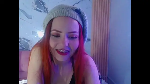 Snapshot of mady0619_ch chatting on 10/06/25, 10:56 mady0619 ch online show from 10/06/25, 10:56