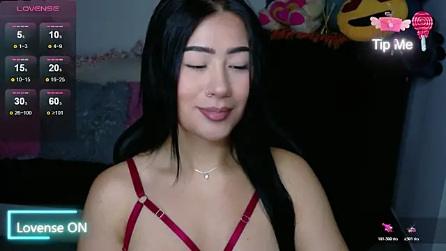 evelyn ch  online show from 11/05/25, 10:59