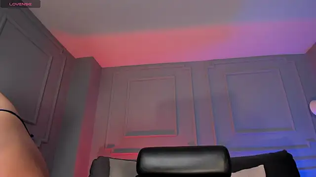 IsabellaMoreau online show from 11/15/25, 07:10