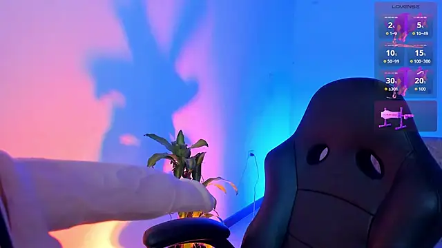 Snapshot of giselle_upp chatting on 11/13/25, 03:49 giselle upp online show from 11/13/25, 03:49