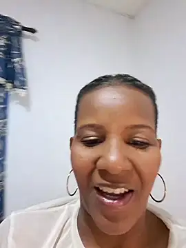 Snapshot of VikysDavis chatting on 09/28/25, 10:26 VikysDavis online show from 09/28/25, 10:26