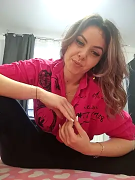 Snapshot of SeductiveMom chatting on 03/19/25, 04:14 SeductiveMom online show from 03/19/25, 04:14