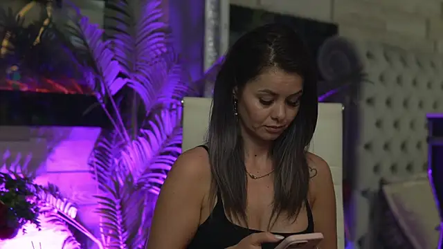 Snapshot of SeductiveMom chatting on 09/09/25, 03:17 SeductiveMom online show from 09/09/25, 03:17
