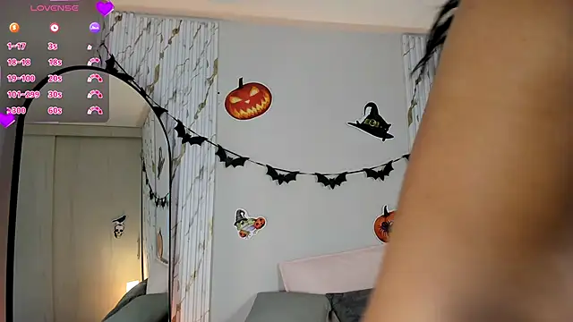 MissVioleet  online show from 10/19/25, 05:02