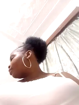 ShySexyBaddiexx online show from 11/06/25, 10:43