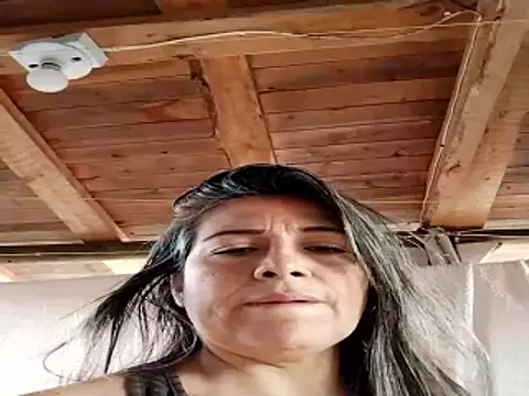 Emma Henderson online show from 10/26/25, 04:02