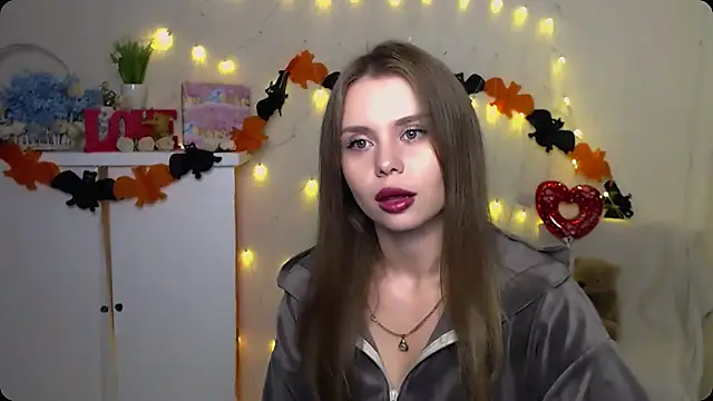 Snapshot of OceanicDawn chatting on 10/09/25, 05:49 OceanicDawn online show from 10/09/25, 05:49