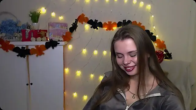 Snapshot of OceanicDawn chatting on 10/10/25, 05:28 OceanicDawn online show from 10/10/25, 05:28