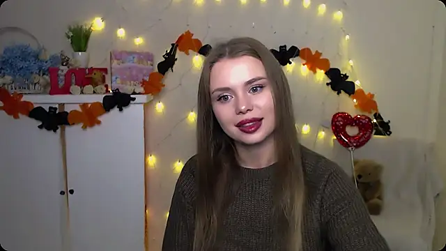 Snapshot of OceanicDawn chatting on 10/11/25, 05:50 OceanicDawn online show from 10/11/25, 05:50