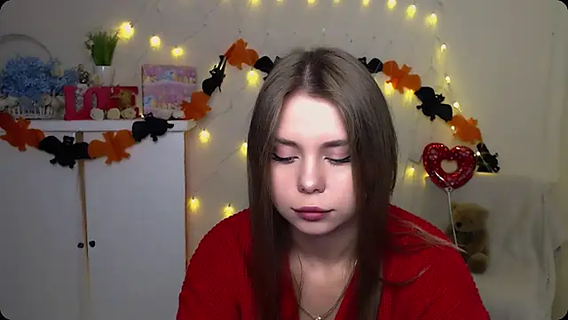 Snapshot of OceanicDawn chatting on 10/14/25, 05:30 OceanicDawn online show from 10/14/25, 05:30