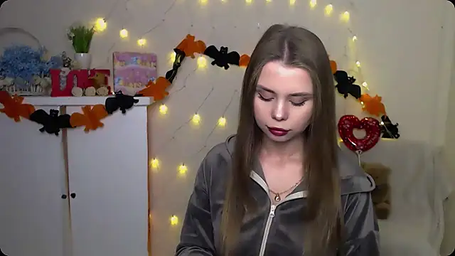 Snapshot of OceanicDawn chatting on 10/15/25, 05:40 OceanicDawn online show from 10/15/25, 05:40