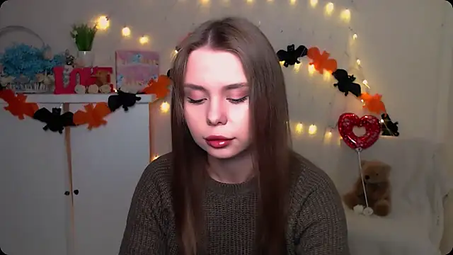 Snapshot of OceanicDawn chatting on 10/19/25, 06:36 OceanicDawn online show from 10/19/25, 06:36