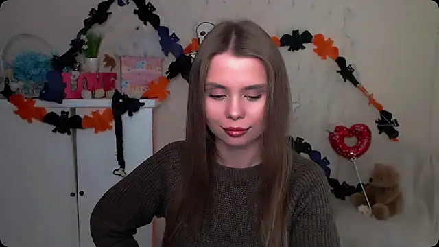 Snapshot of OceanicDawn chatting on 10/29/25, 11:23 OceanicDawn online show from 10/29/25, 11:23