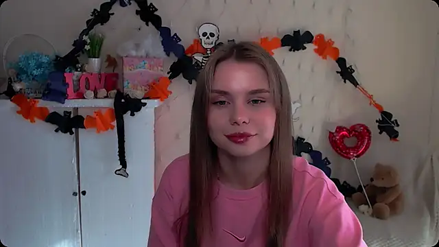 Snapshot of OceanicDawn chatting on 11/02/25, 09:11 OceanicDawn online show from 11/02/25, 09:11