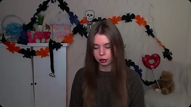 Snapshot of OceanicDawn chatting on 11/04/25, 06:45 OceanicDawn online show from 11/04/25, 06:45