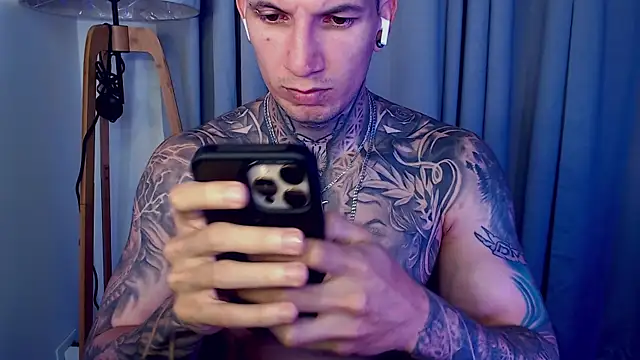 Snapshot of Shane_Clay chatting on 10/13/25, 01:55 Shane Clay online show from 10/13/25, 01:55