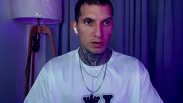 Snapshot of Shane_Clay chatting on 10/21/25, 01:39 Shane Clay online show from 10/21/25, 01:39