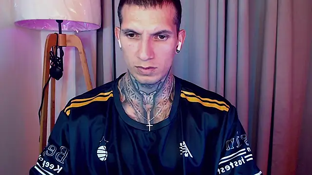 Snapshot of Shane_Clay chatting on 10/28/25, 01:42 Shane Clay online show from 10/28/25, 01:42