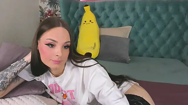 Snapshot of NaughtyLoryy chatting on 10/29/25, 08:27 NaughtyLoryy online show from 10/29/25, 08:27