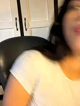 Snapshot of chicachocolate01 chatting on 11/03/25, 06:31 chicachocolate01 online show from 11/03/25, 06:31