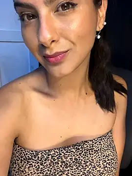 Snapshot of chicachocolate01 chatting on 11/13/25, 01:37 chicachocolate01 online show from 11/13/25, 01:37