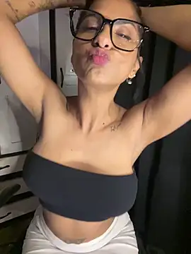 Snapshot of chicachocolate01 chatting on 11/14/25, 03:38 chicachocolate01 online show from 11/14/25, 03:38