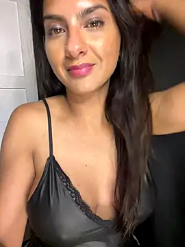 Snapshot of chicachocolate01 chatting on 11/18/25, 04:39 chicachocolate01 online show from 11/18/25, 04:39