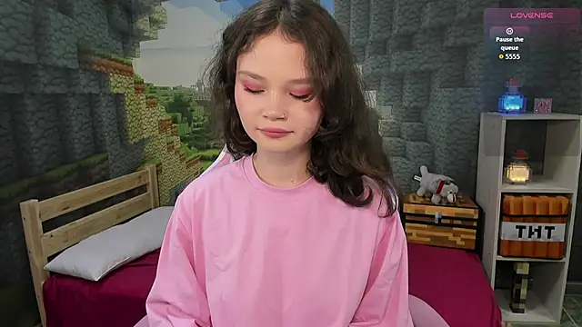 EmilyChaves online show from 09/28/25, 03:39