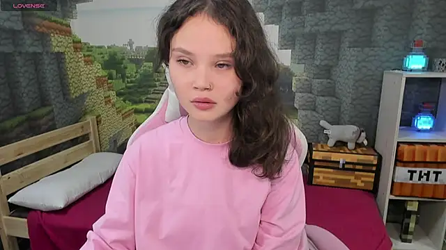 EmilyChaves online show from 10/13/25, 06:19