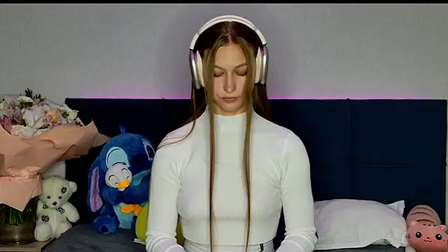 MissEmilyMiller online show from 10/13/25, 05:46