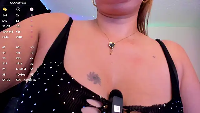 luciamature  online show from 10/15/25, 08:53