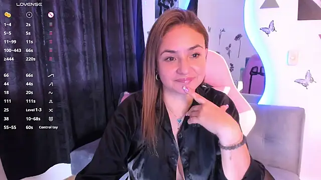 luciamature  online show from 11/10/25, 06:18