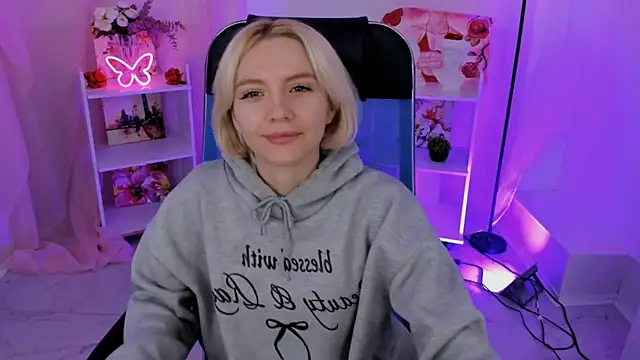 AuroraWrenfield online show from 11/05/25, 04:23