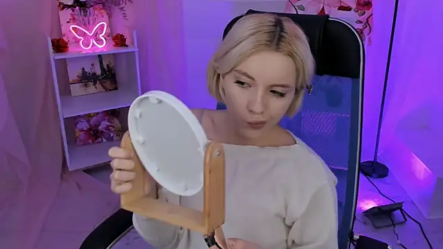 AuroraWrenfield online show from 11/10/25, 10:14