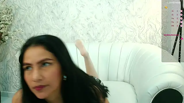 aura sanders1 online show from 11/11/25, 12:16