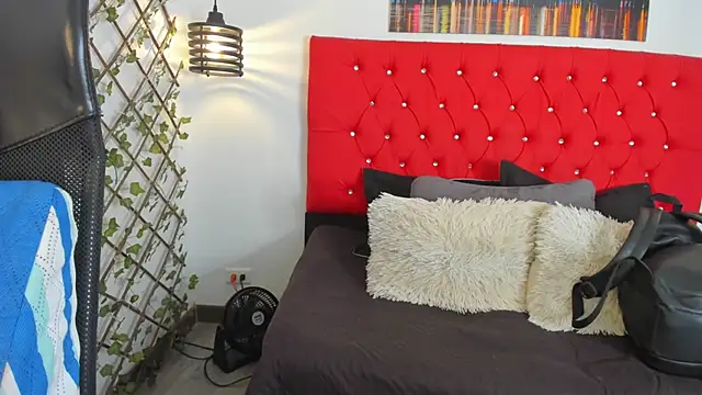 carolinacrus01 online show from 11/12/25, 04:07