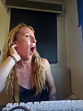 bmorganne420 online show from 12/02/25, 09:54