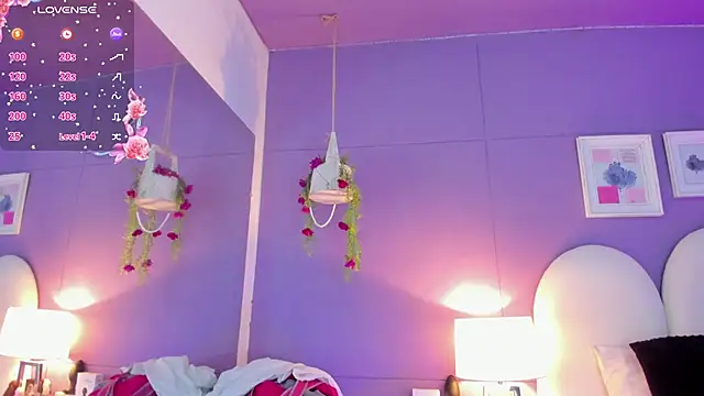 my aleja  online show from 10/13/25, 01:22