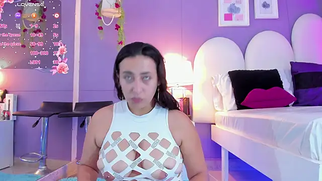 my aleja  online show from 10/15/25, 01:00