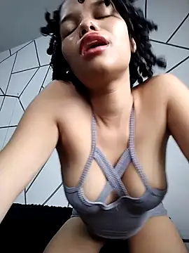 ChloeRaviss online show from 11/03/25, 07:59