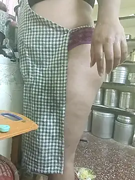 Snapshot of dhanshri143 chatting on 11/10/25, 04:33 dhanshri143 online show from 11/10/25, 04:33