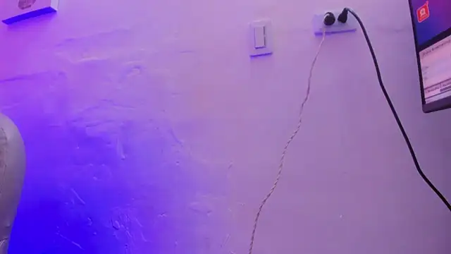 Snapshot of Ambar_Cullen chatting on 10/28/25, 08:22 Ambar Cullen online show from 10/28/25, 08:22