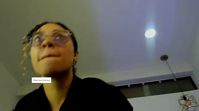 Snapshot of Hanna_Cornee_ chatting on 09/22/25, 01:35 Hanna Cornee online show from 09/22/25, 01:35