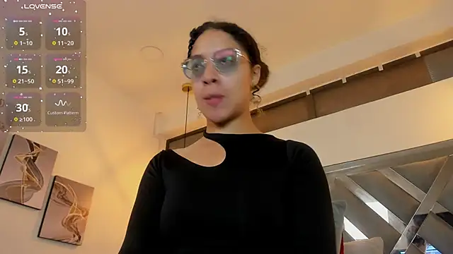 Hanna Cornee  online show from 11/06/25, 01:34